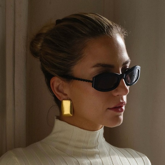 NEW: 24K Gold Rectangular Earrings*Lightweight Earrings*Waterproof* Tarn… - Picture 3 of 5